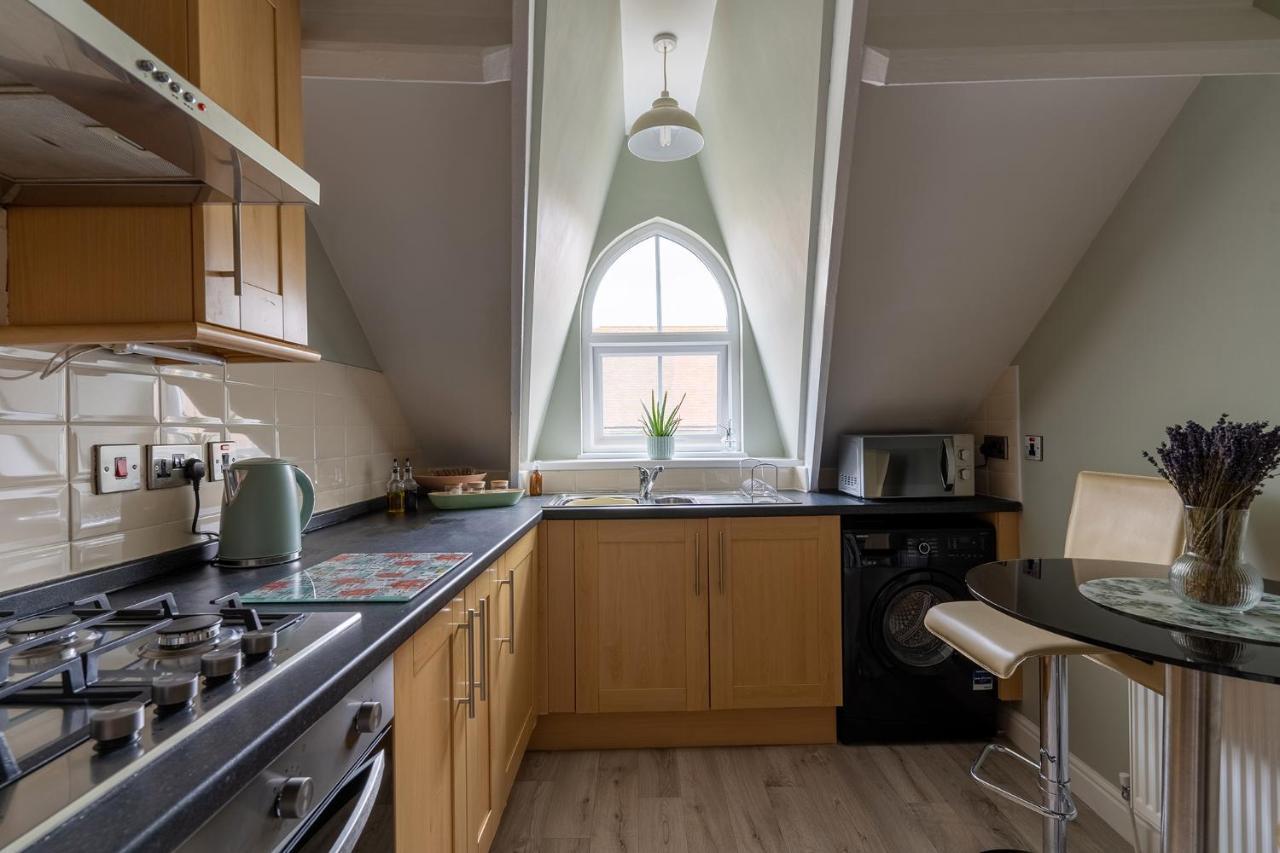 Stowaways Loft Apartment Whitby Exterior foto